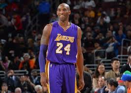 奥多姆凌晨开奔驰分心捡手机 结果撞上路边车辆